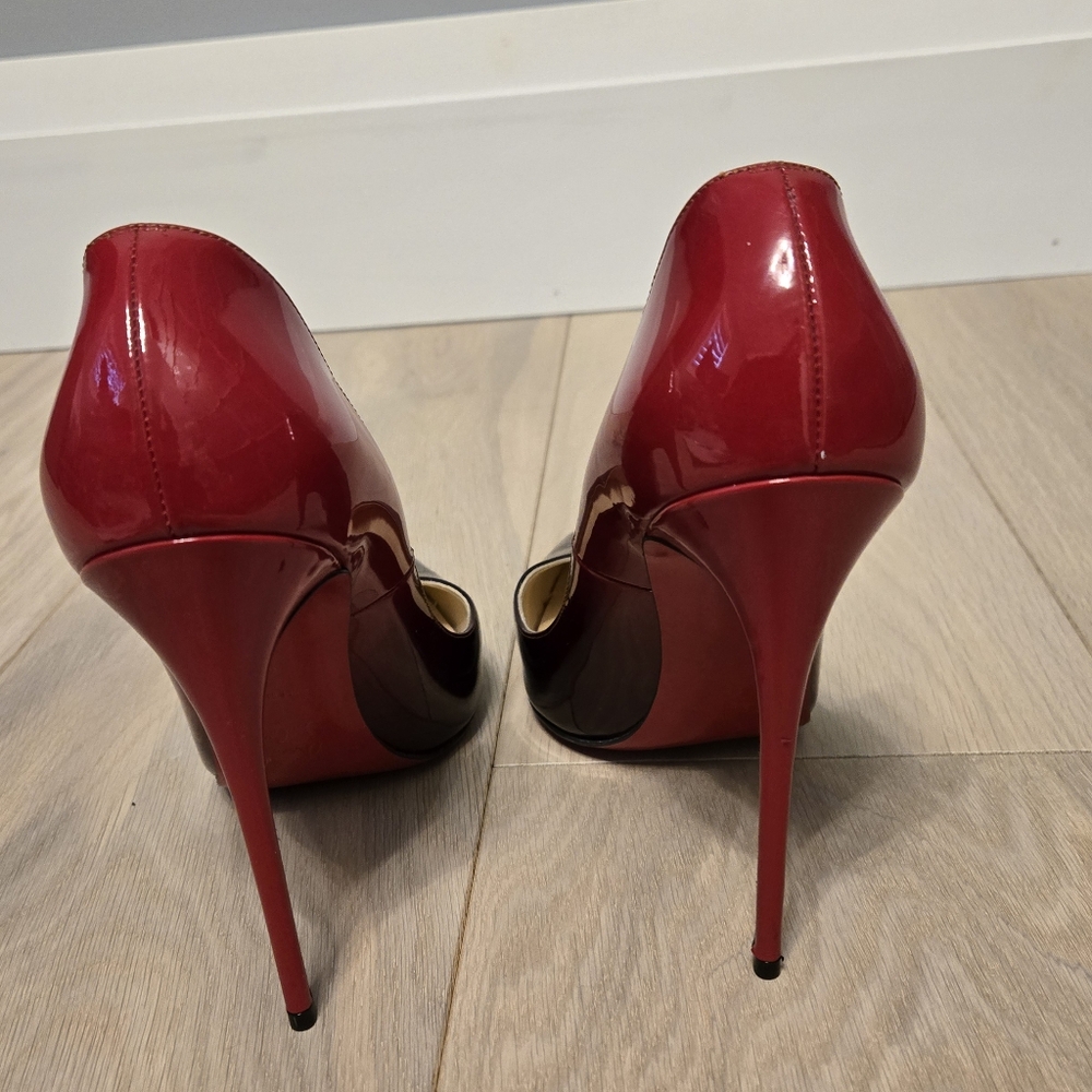 Christian Louboutin So Kate Black & Red Patent Ombre Heels - Picture 3 of 6